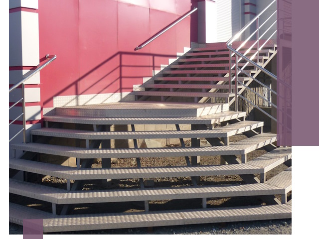 Лестницы для магазина в Вязьме — изготовление и монтаж