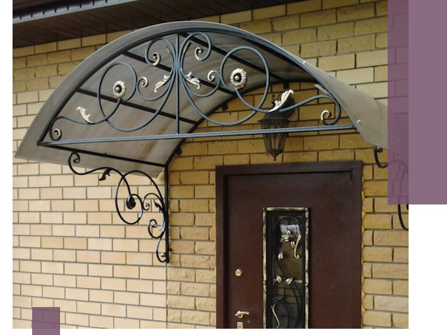 Изготовление козырьков из металла под ключ в Вязьме