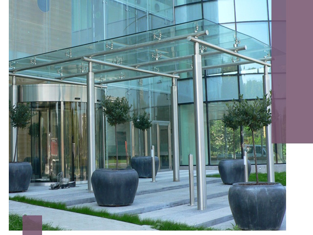 Навесы из стекла на заказ в Вязьме — монтаж и установка