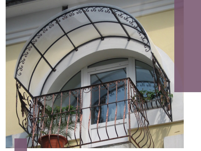 Козырьки над балконом в Вязьме — изготовление и монтаж