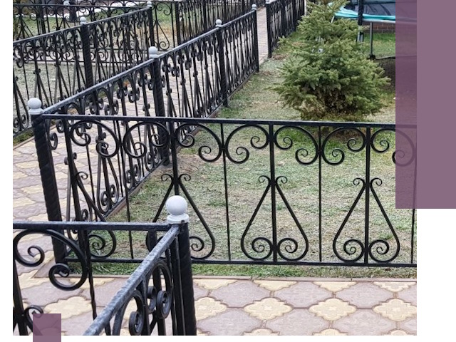 Кованые газонные ограждения под ключ в Вязьме